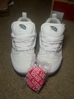 ☁️💘ALL WHITE OLD SKOOL VANS + PINK LACES💘☁️